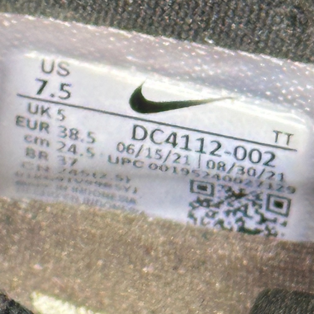 Nike Air VaporMax Flyknit 2021 Women 7.5 (Men's 6/6.5Y) DC4112-002 Running Shoes - Picture 3 of 5